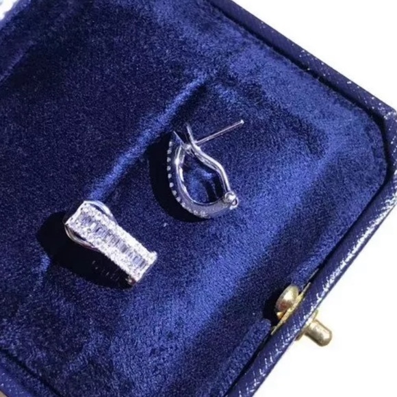 Sterling silver princess round earrings - Picture 6 of 6